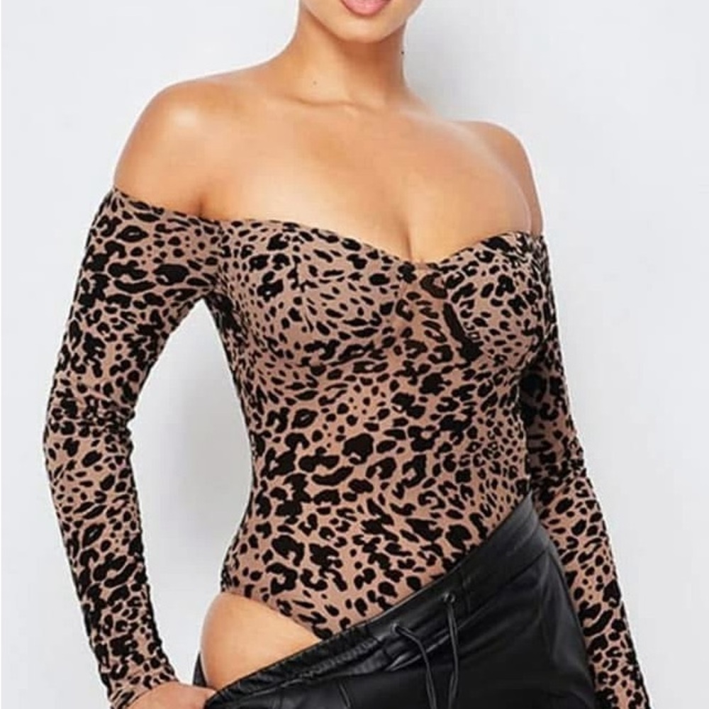 Elegant Leopard Print Off-Shoulder Bodysuit
